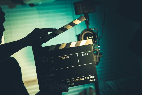 Bryan Singer si difende dalle accuse di violenza con un documentario e tre film