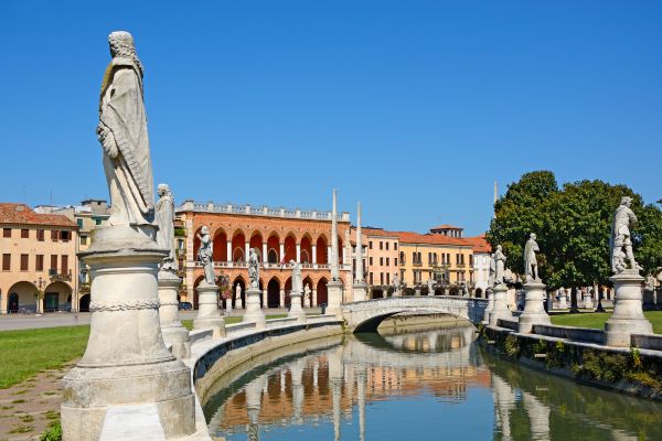 Canaletto Sgarbi ritira un quadro dell'artista dalla mostra di Padova