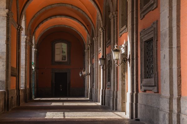 Paladino e i suoi Pulcinella in mostra a Palazzo Reale di Napoli fino al 3 ottobre