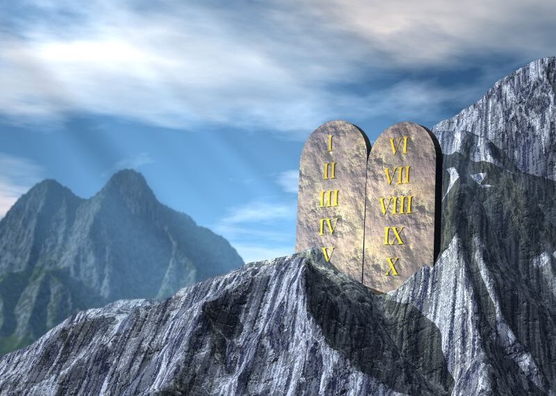 All’asta una tavoletta con i Dieci Comandamenti di 1500 anni fa